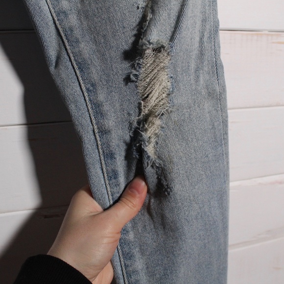 BDG UO Twig High Rise Skinny Destroyed Jean NWOT - Picture 9 of 9